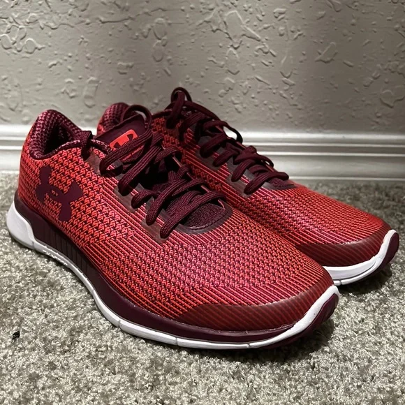 Women's maroon clearance under armour shoes